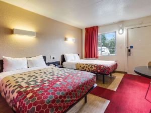 Econo Lodge Inn & Suites