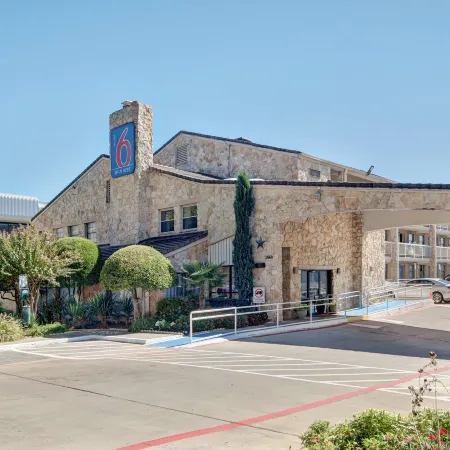 Motel 6 Dallas, TX - Forest Lane