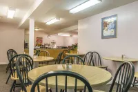 Econo Lodge  Inn & Suites