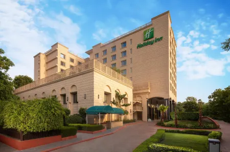 Holiday Inn Agra MG Road Отели рядом с достопримечательностью «Tomb of I'timād-ud-Daulah»