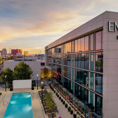 The English Hotel, Las Vegas, a Tribute Portfolio Hotel Отели рядом с достопримечательностью «Пешеходная торгово-развлекательная аллея Фремонт-Экспириенс»