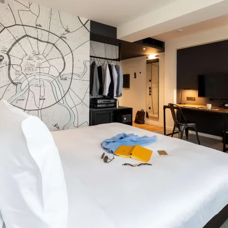 Pentahotel Moscow Arbat (Пента Новый Арбат) Отели рядом с достопримечательностью «Оружейная»