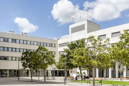 Exe Campus Отели рядом с достопримечательностью «Parc Dolores Ibárruri»