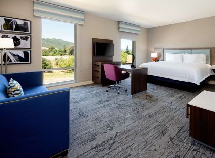 Hampton Inn & Suites - Gilroy, CA