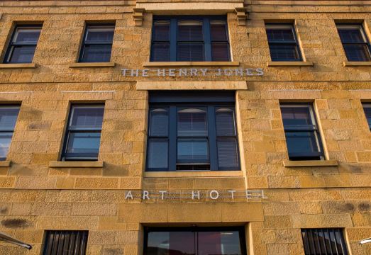 5. 더 헨리 존스 ..