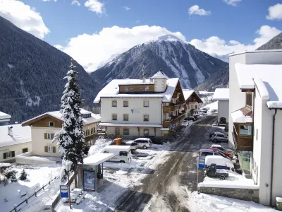 Hotel Traube - Stelvio Hotels in Tubre