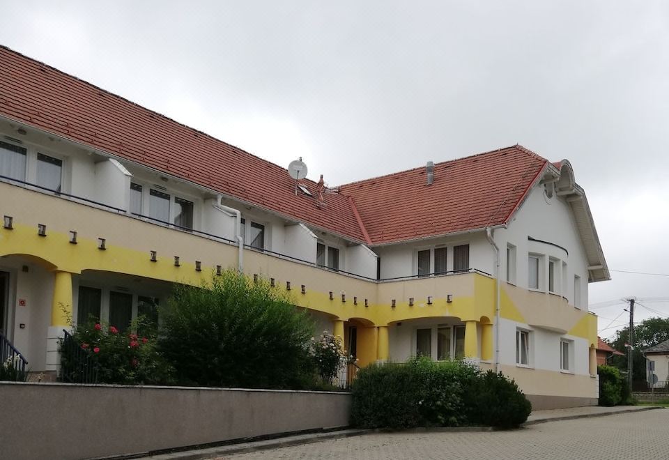 Triász Aparthotel-Kehidakustany Updated 2023 Room Price-Reviews & Deals |  Trip.com