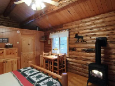 Silverwolf Log Chalet Resort Hotels in Coram