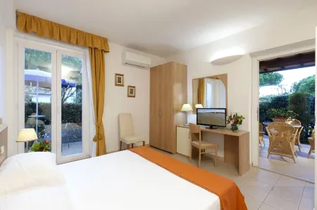 Hotel Villa Smeraldo Отели рядом с достопримечательностью «La Feniglia»