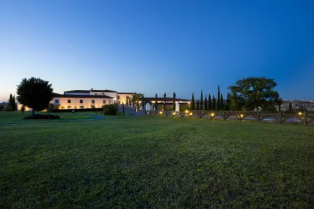 Hospes Palacio de Arenales & Spa Отели в г. Касерес