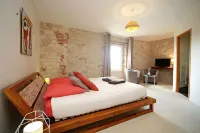Domaine 3 Soleils Hotels in Laparrouquial