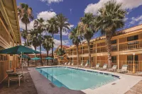 لا كينتا إن باي ويندام لاريدو - آي-35