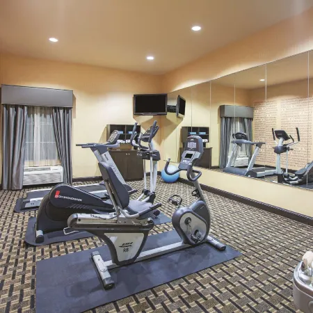La Quinta Inn & Suites by Wyndham Jacksonville TX