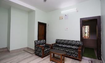OYO 24317 Aditya Guest House 3
