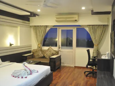 Hotel Singaar International Hotels near Sanguthurai Beach