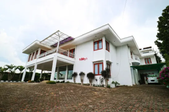 Villa Venety's Lembang by Bwb