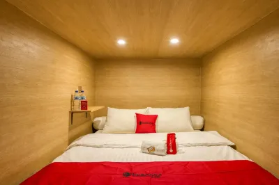 Reddoorz Hostel Near Malang Train Station 3 Hôtels à : Klojen