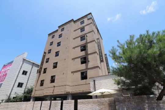 Chuncheon Sonamu Hotel Отели в г. Чхунчхон