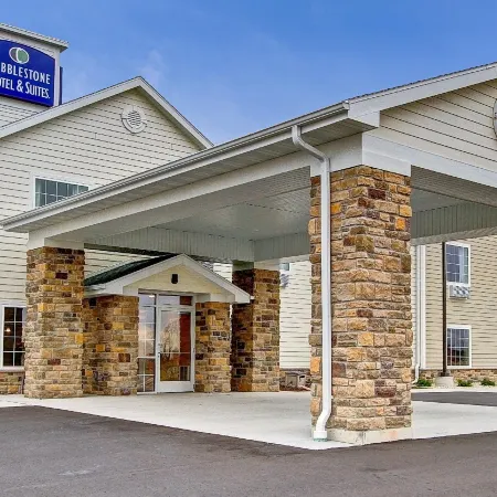 Cobblestone Hotel & Suites Pulaski/Green Bay