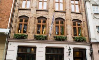 H5 Hotel