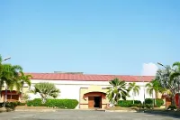 Dottie's Place Hotel & Restaurant