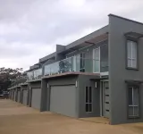 Griffith Prestige Apartments - 주차장