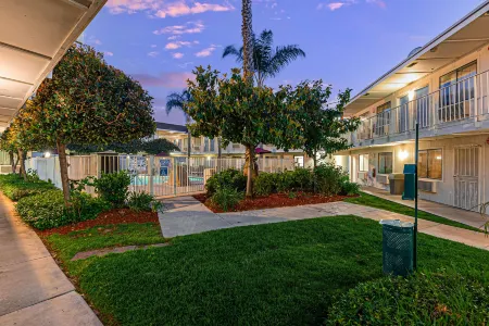 Temecula, CA - Historic Old Town Отели рядом с достопримечательностью «Темекула»