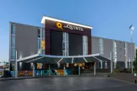 La Quinta Inn & Suites by Wyndham Tulsa Downtown/Route 66 - 2-Star