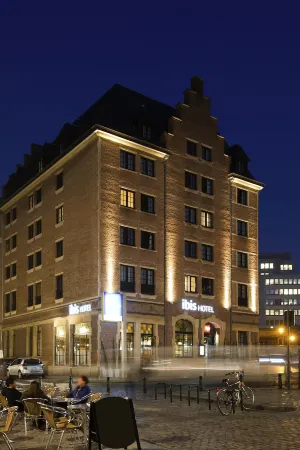 Ibis Brussels Off Grand Place Отели рядом с достопримечательностью «Парк Сэнкантёнэр»