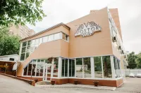 Vostok Hotel - parkir
