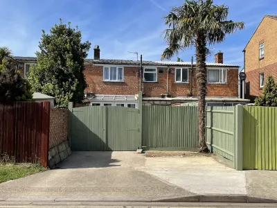 Somers House - Pet Friendly & Parking Hotels in Portsmouth
