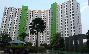Green Lake View Luxury Apartment by Indah
