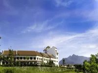 Sir James Resort Hotels in Amphoe Muak Lek