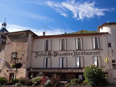Logis Hôtel la Chaumière Hôtels à : Chanos-Curson