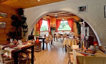 Logis Hotel les Playes