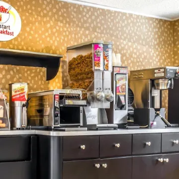 Super 8 by Wyndham North Bergen NJ/NYC Area Отели в г. Норт-Берген