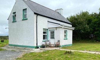 Traditional 3-Bed Cottage Sea Mountain Views