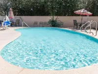 Super 8 by Wyndham Visalia