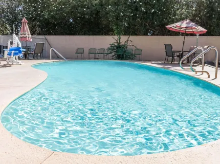 Super 8 by Wyndham Visalia