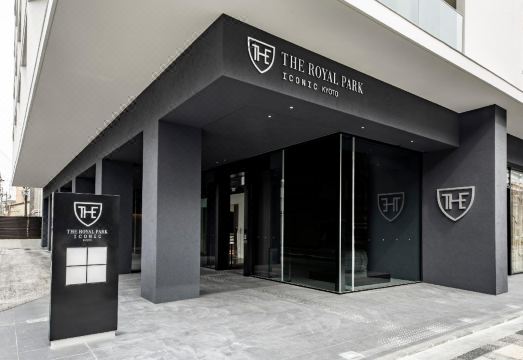 1. 더 로열 파크 ..