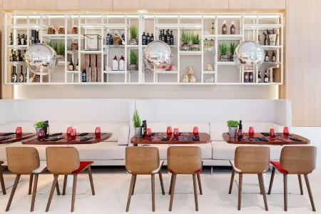 NH Collection Calderon Отели рядом с достопримечательностью «Gaudi Experience»