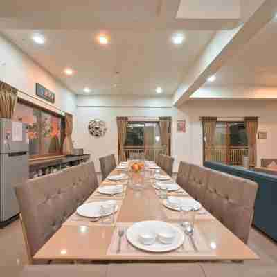 Ryans Holiday Home Dining/Meeting Rooms