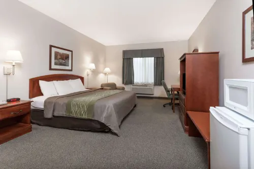 Days Inn by Wyndham Pentwater Hotels in Golden Township
