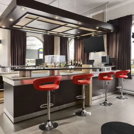 Days Inn by Wyndham Montreal Airport Conference Centre Отели в г. Монреаль