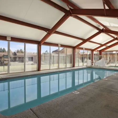 Super 8 by Wyndham Nau/Downtown Conference Center