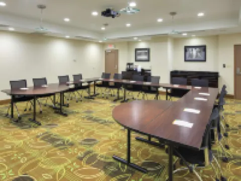 La Quinta Inn & Suites by Wyndham Memphis Wolfchase メンフィスのホテル