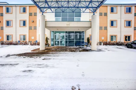 Motel 6 Red Deer, AB Отели рядом с достопримечательностью «ENMAX Centrium»