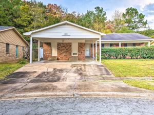 Lovely Little Rock Home w/ Fire Pit & Yard!