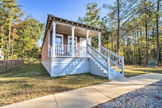 Chic Cottage Retreat w/ Grill, 2 Mi to MSU! Hotels near Golden Triangle Regional Airport