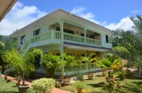Green Palm Self Catering Các khách sạn gần Takamaka Rum Distillery